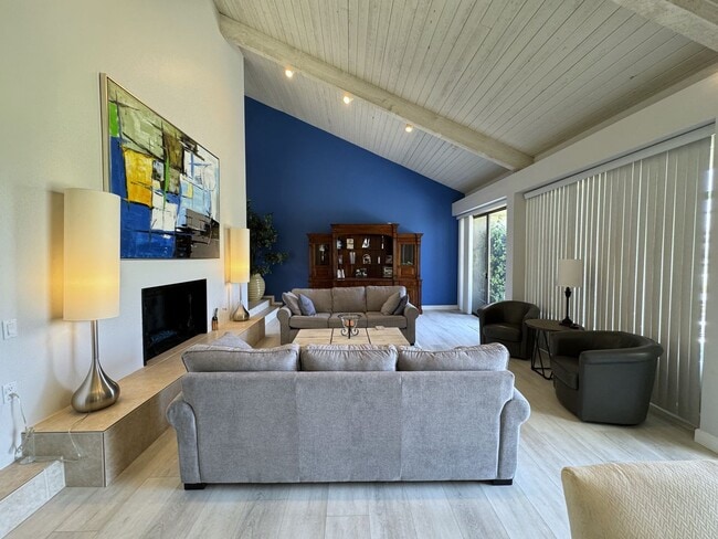 Photo - AVAILABLE NOW !! Charming 2 Bedroom/2 Bath in the Gated Community of Misson Hills!!