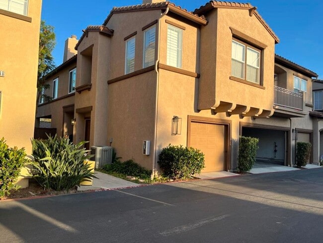 Building Photo - 4Bed/2.5Bath Home in the Brisbane complex~...