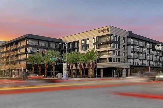 Building Photo - 615 E Carson St Unit 450