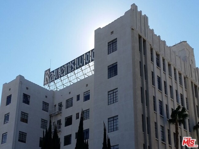 Photo - 570 N Rossmore Ave