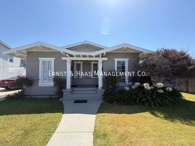 Building Photo - 926 Newport Ave