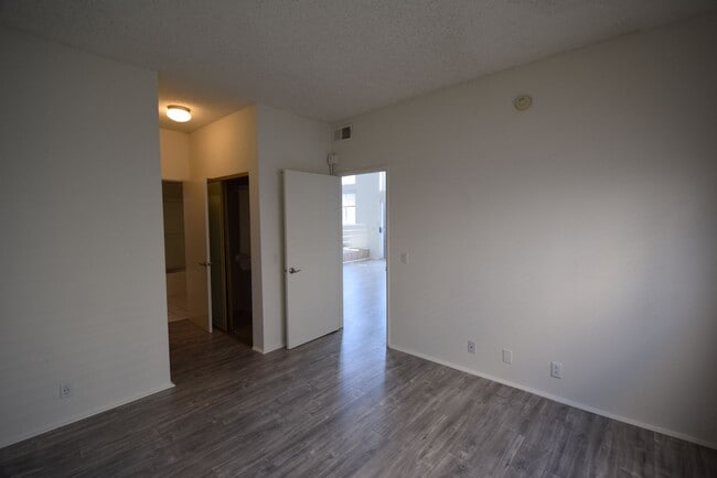 Photo - 11315 Moorpark St Unit 204
