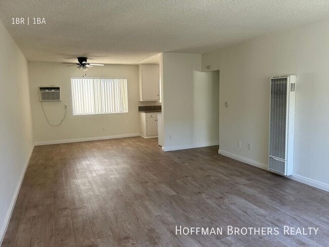 Building Photo - 5130 Yarmouth Ave Unit 50