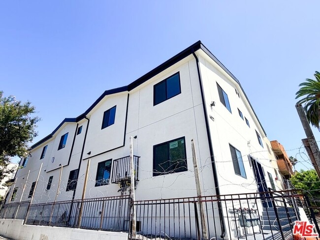 Building Photo - 4627 Rosewood Ave Unit 1,2,3,4