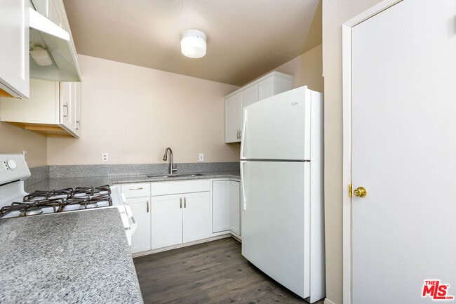 Photo - 550 E Ave H 14