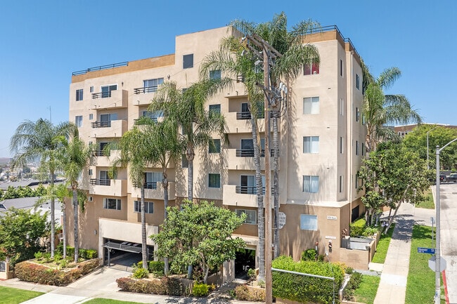 Building Photo - Hoover Hilltop