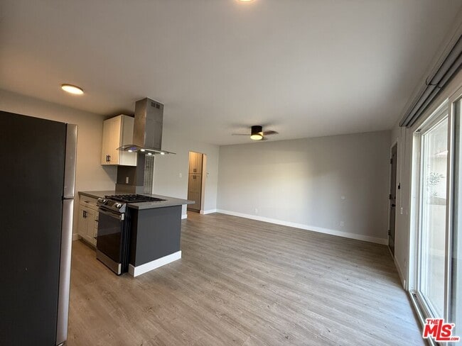 Photo - 2650 S Barrington Ave Unit 4