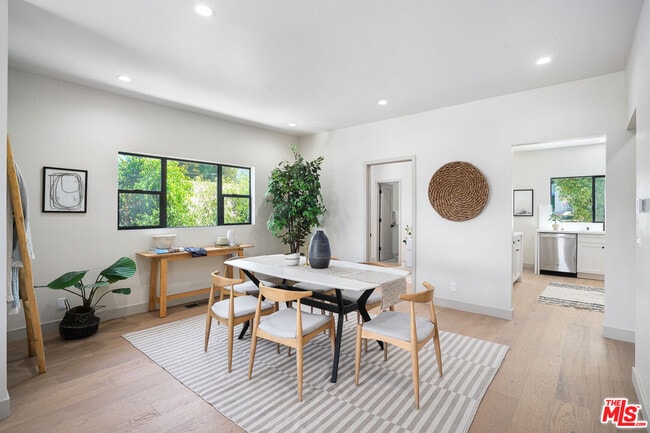 Photo - 976 Hyperion Ave