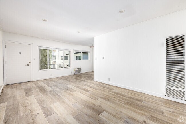 1BR, 1BA - 650SF - Living Room - 514 S. Mariposa Ave.