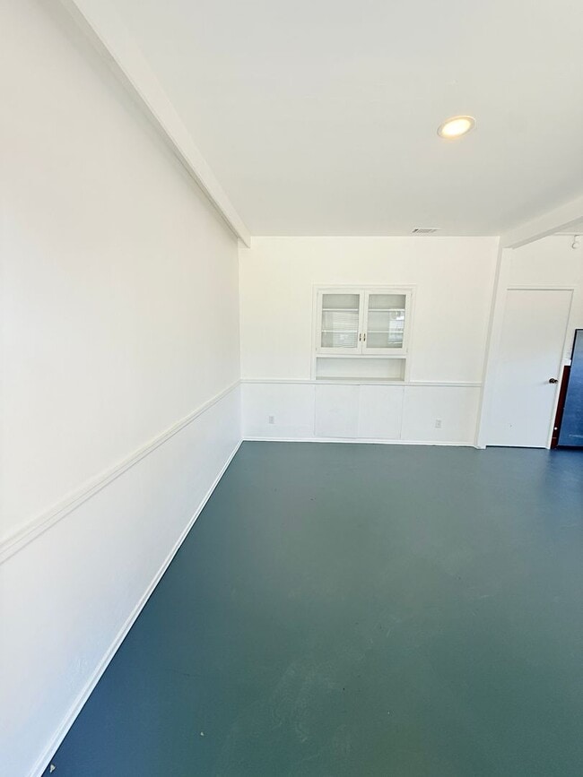 Photo - Spacious Studio w/ Kitchen & Bath - Close ... Unit B