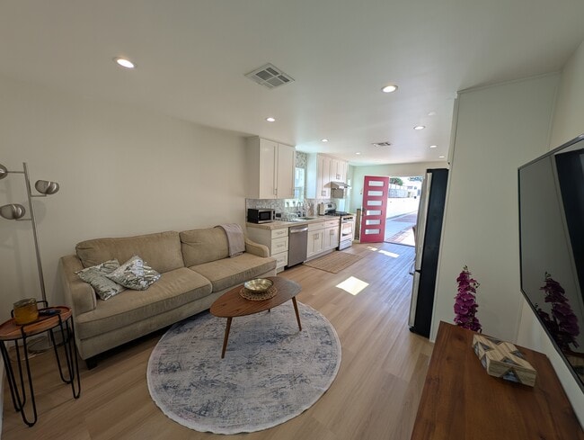 Photo - 6328 Mary Ellen Ave