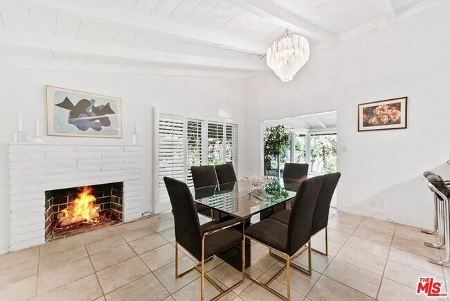 Photo - 4363 Hayvenhurst Ave