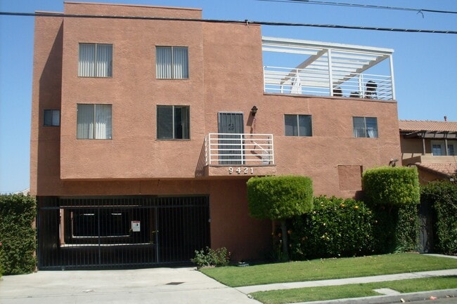 Building Photo - 9421 Rose St Unit 202