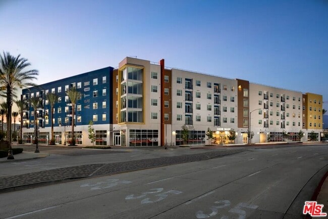 Building Photo - 10568 Gateway Prom Unit 439