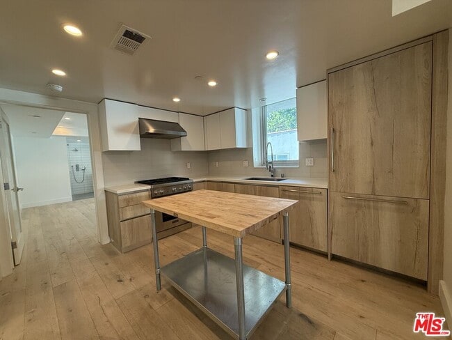 Photo - 8210 Fountain Ave Unit 103