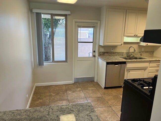 Photo - Charming 1 Bedroom unit, completely remode... Unit Oak 282