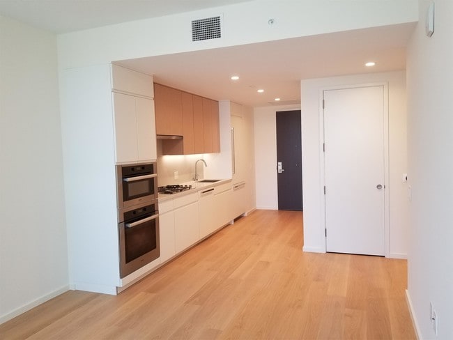 Building Photo - 877 Francisco St