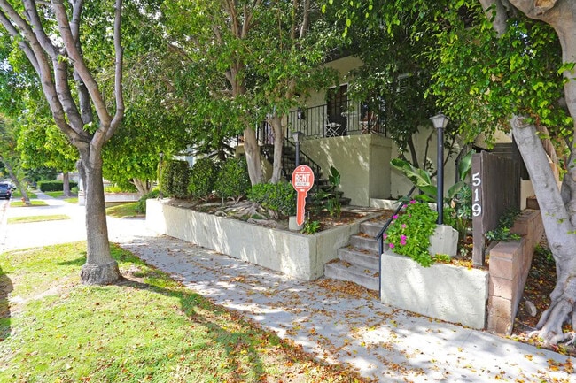 Photo - 519 E Providencia Ave Unit A