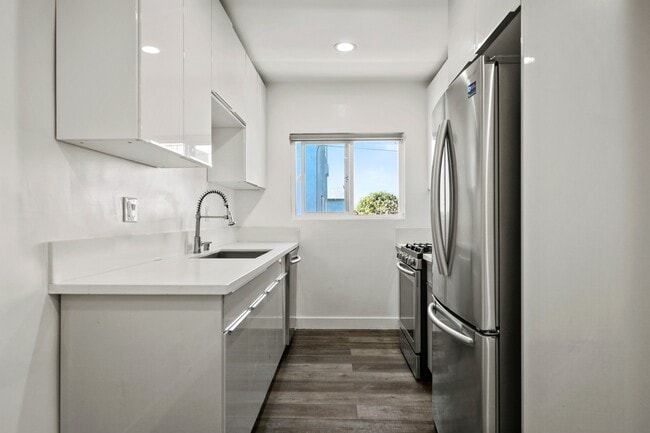 Building Photo - 1333 W 36th Pl