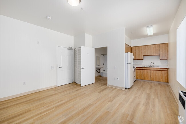 Studio - 370SF - Living Room - Villa Metropolitano