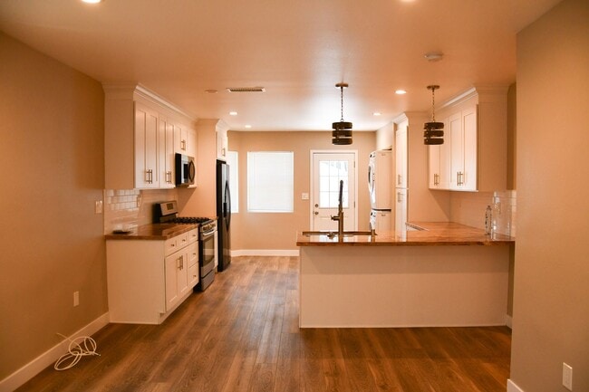 Photo - Orange (874-826) North Unit Orange (874) North