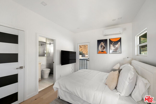 Photo - 117 W Channel Rd Unit 121