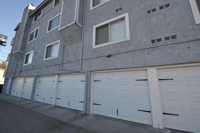 Photo - 5340 Whitsett Ave Unit 03