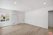 Photo - 14323 Burbank Blvd