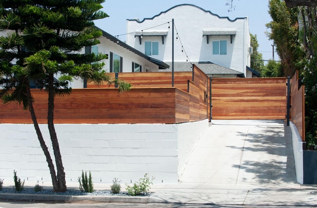 Building Photo - Spacious & Updated 1 Bed 1 Bath in the Heart of Echo Park - Parking & Laundry Unit 2215 1/2