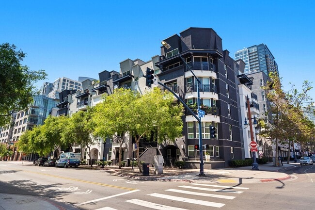 Light and Bright East Village 2 Bedroom at... - Light and Bright East Village 2 Bedroom at... Condo Unit #2512