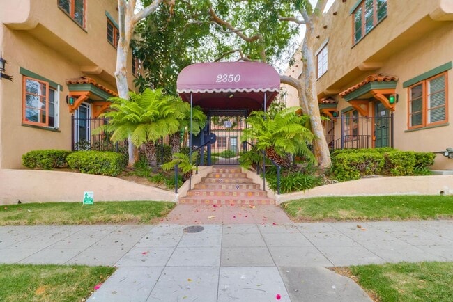 Building Photo - Charming 1-Bedroom Apartment in Bankers Hill! Unit 2360