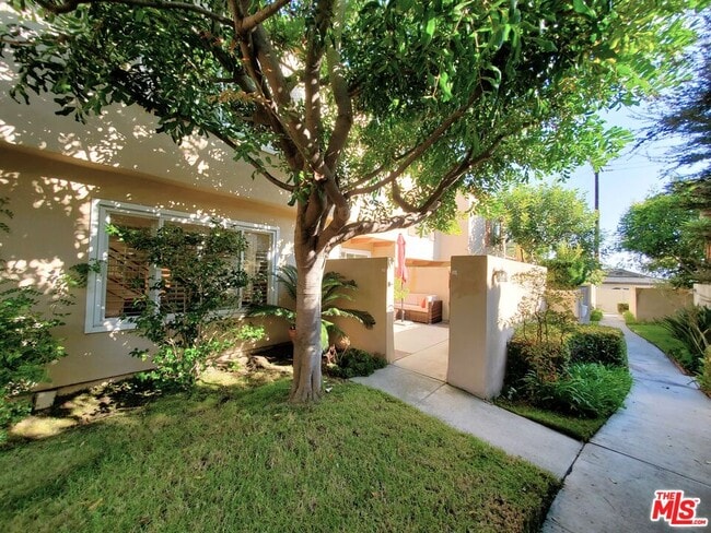 Building Photo - 3508 Del Amo Blvd Rental