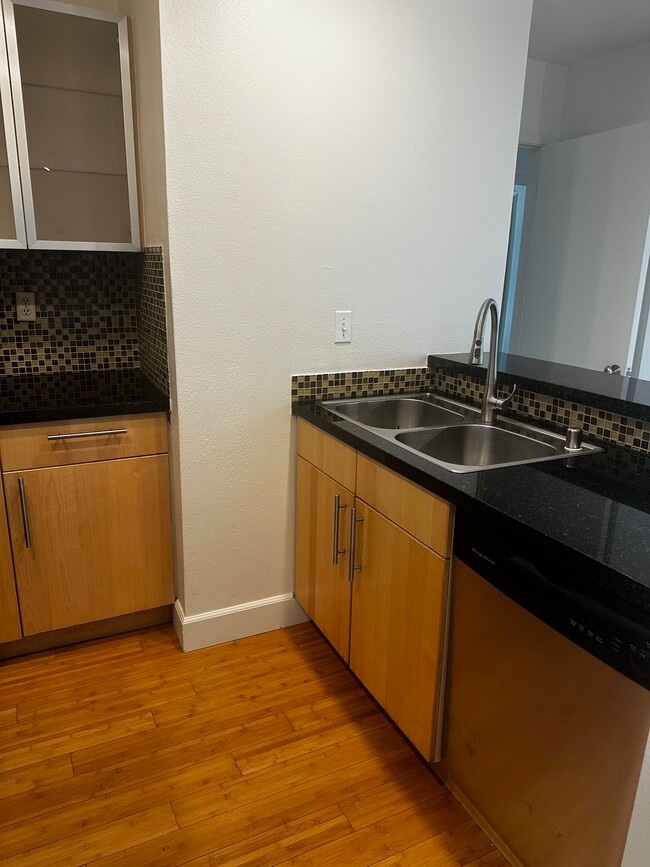 Photo - 1440 Veteran Ave Unit #208