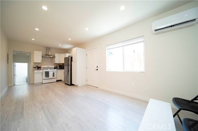 Photo - 8135 Noble Ave