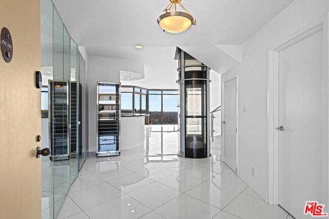 Photo - 4267 Marina City Dr