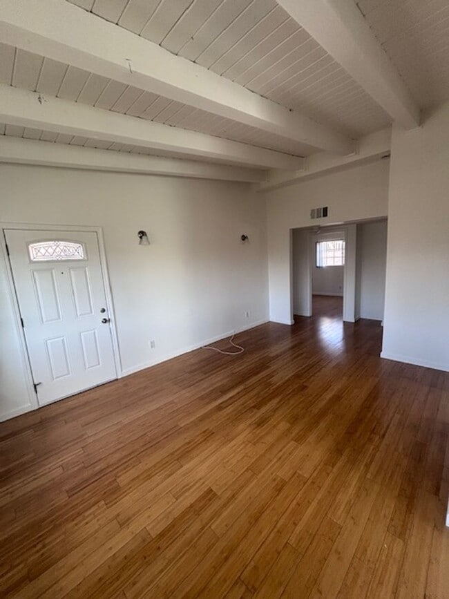 Photo - Welcome to 1828 Montrose St, located in the vibrant city of Los Angeles Unit 8