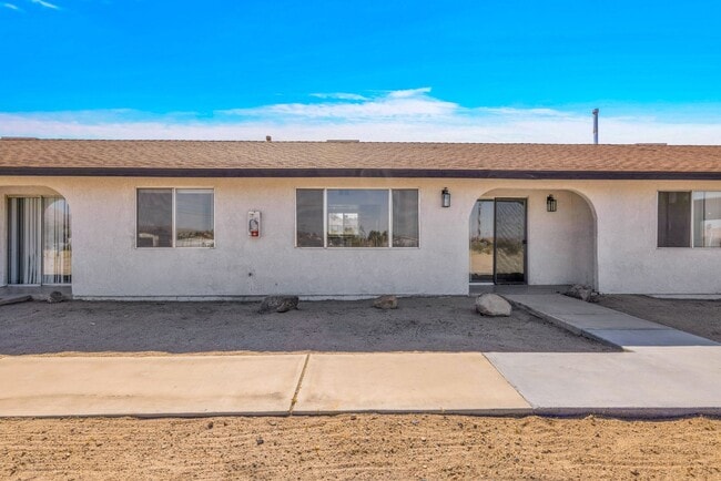 Building Photo - 74077 Cactus Dr Unit C