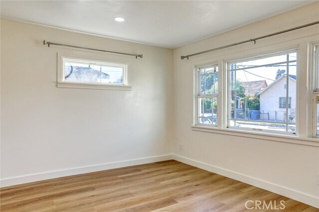 Photo - 950 E 48th St