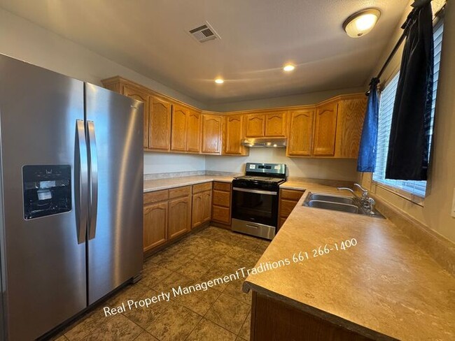 Photo - Great 3 + 2 Located in Quartz Hill