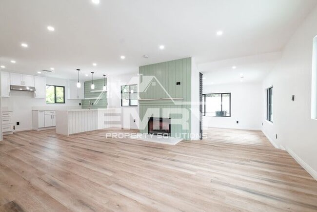 Building Photo - Amazing Deal 3 Bed 2 Bath House Arrington Ave Downey