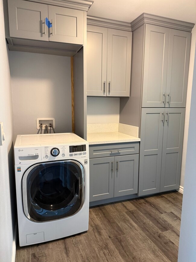 Photo - 1244 E. 4th Street Apartments