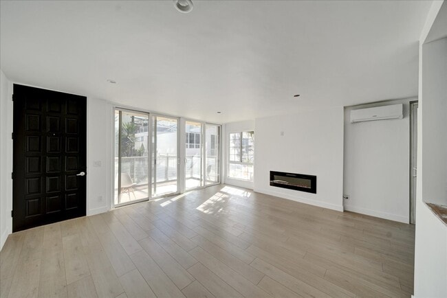 Photo - 15 Spinnaker St Unit 1