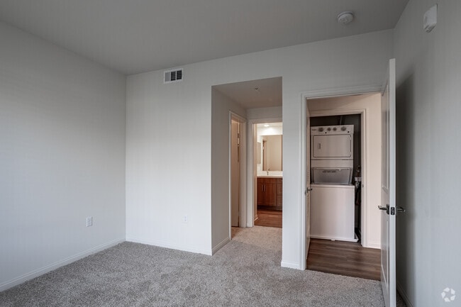 1BR, 1BA- 755SF - The Hawthorne