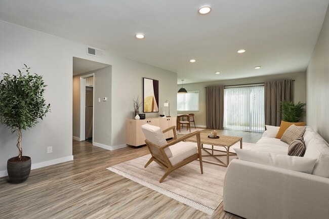 Living Area - Ethan on Evans