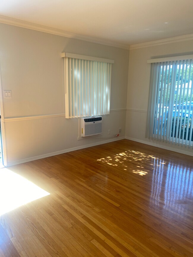 Photo - 150 N Pass Ave