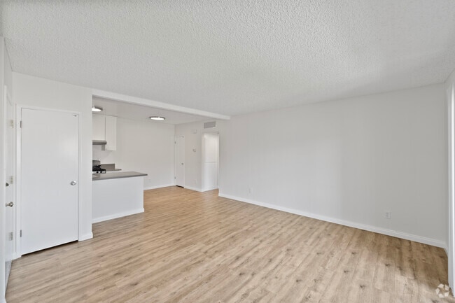 1 BR, 1 BA - 665SF - Walnut Apartments