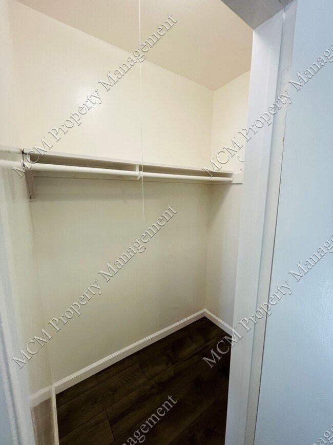 Unit 5 Walk-in Closet - 19419 Victory Blvd