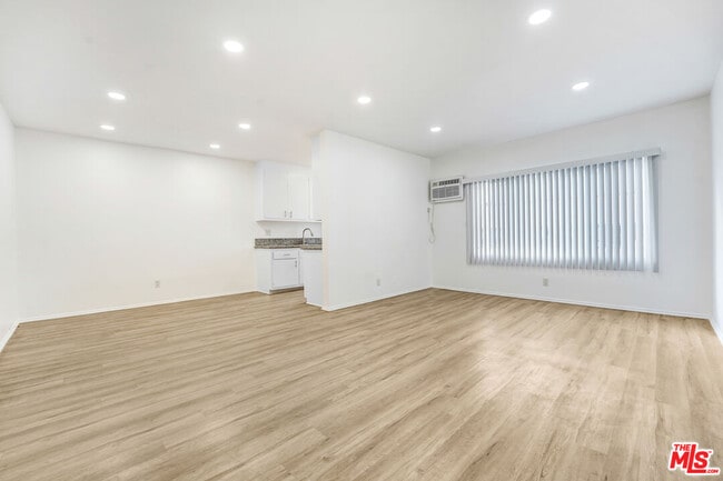 Photo - 1426 Cochran Ave Unit 6