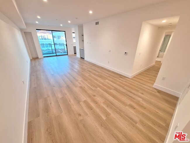 Photo - 8326 Blackburn Ave Unit 304