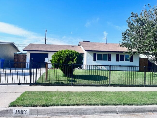 Building Photo - Recently Remodeled San Bernardino Home